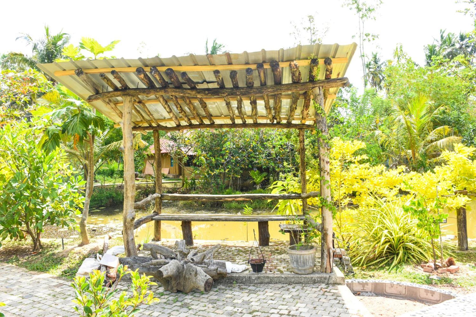 Steps Garden Resort Негомбо Екстериор снимка