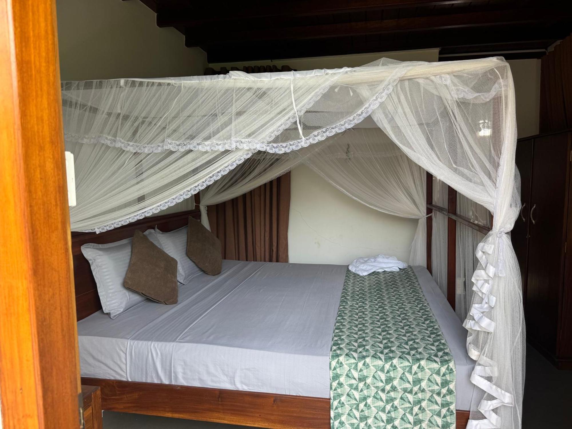 Steps Garden Resort Негомбо Екстериор снимка