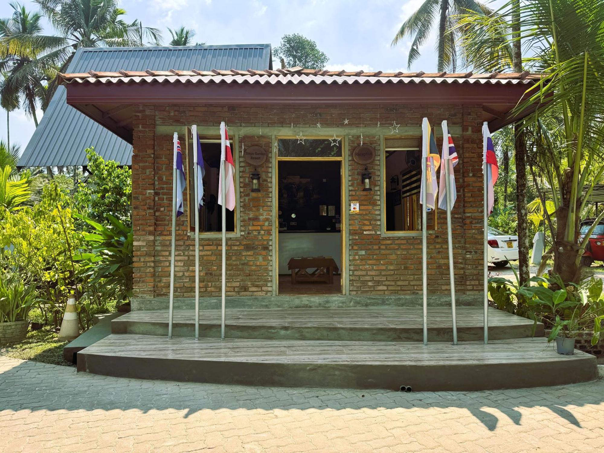 Steps Garden Resort Негомбо Екстериор снимка